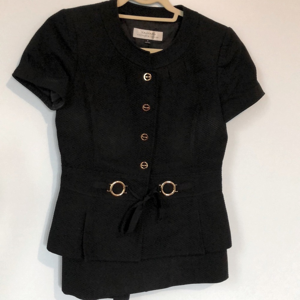 Tahari Black Suit Jacket and Skirt. Size 6.